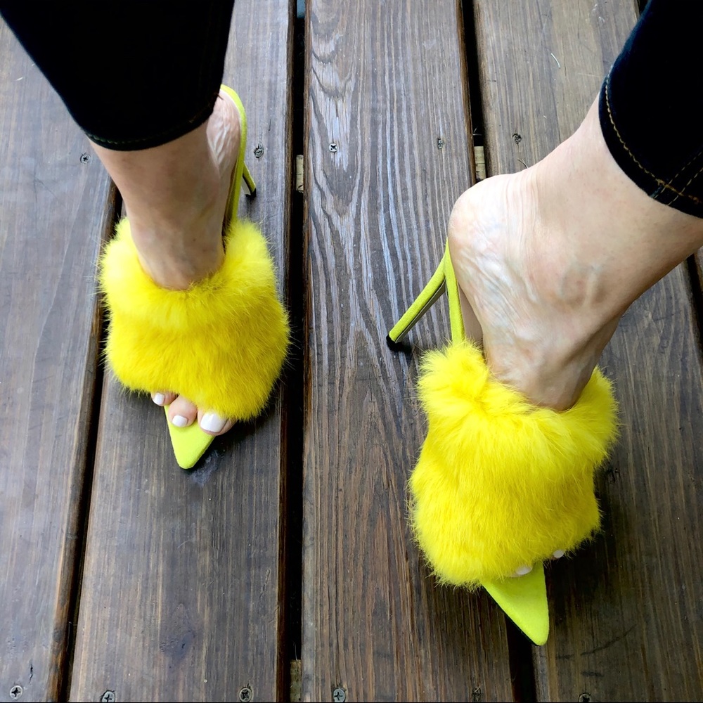 NWT yellow angora fur slide sandal chartreuse pin heel slip on mules brand new - Picture 3 of 11